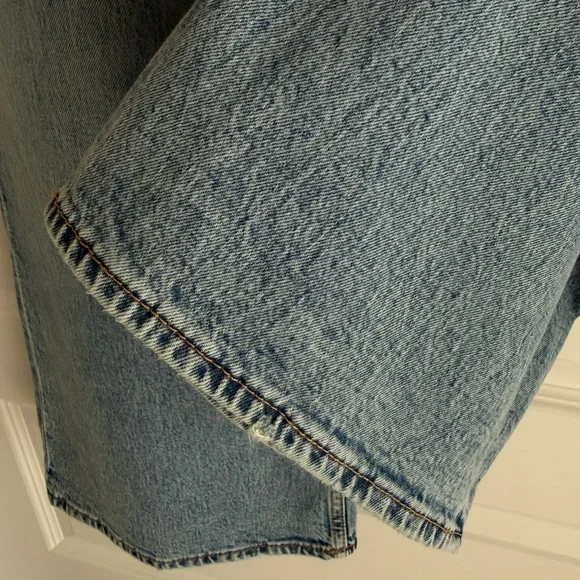 NWT H&M Light washed high waisted Wide leg cropped jeans size 12 - Picture 4 of 10